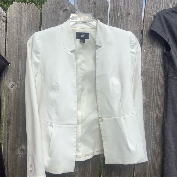 H&M Jackets & Blazers - H& M cream notched jacket